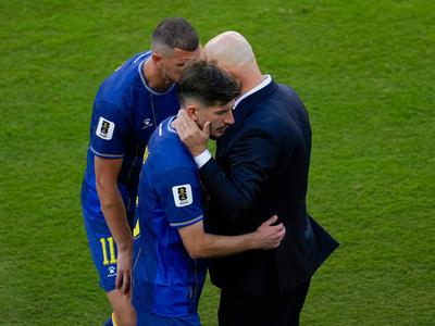 Barbarez v solzah, Džeko pa v objemu objokanih otrok