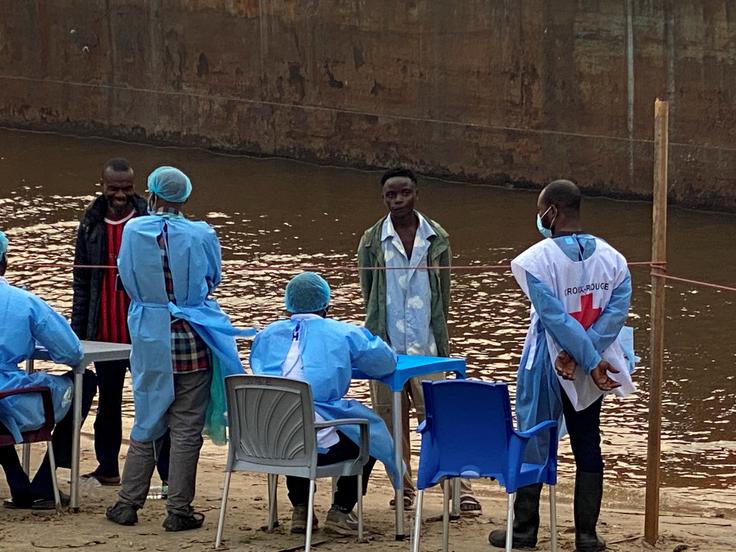 Epidemijo so uradno razglasili maja. | Foto: Reuters