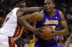 Bynum julija na operacijo kolena