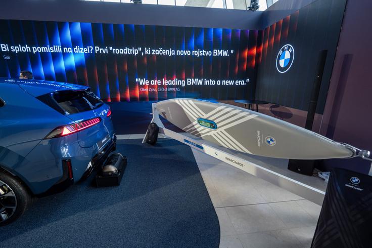 Nova elektrificirana deska med drugim vključuje pogonski sistem s posebej za BMW razvitim propelerjem. | Foto: STA