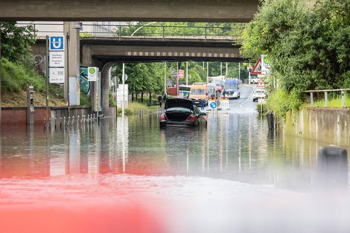 poplave v Nemčiji | Po podatkih nemškega urada za varstvo okolja in varnost pri delu so območje prizadele poplave, kakršne se zgodijo na 20 do 50 let. Nemška vremenska služba (DWD) je v manj kot 24 urah izmerila več kot 100 litrov dežja na kvadratni meter, kar je več kot v celotnem aprilu. | Foto Guliverimage