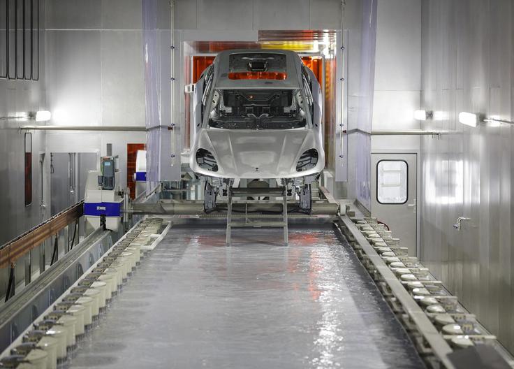 Nova lakiranica je s 360 metri dolžine 15 metrov daljša od luksuzne križarke Queen Mary 2.  | Foto: 