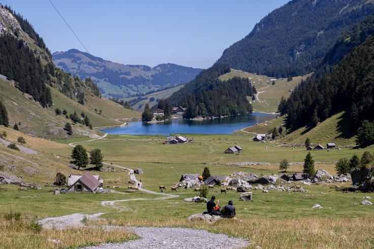 Seealpsee je na 1.143 metrih. Od njega do izhodišča je še ena ura. | Foto: Matej Podgoršek