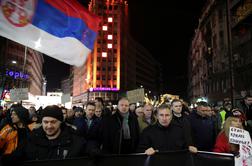 V Beogradu več tisoč protestnikov proti političnemu nasilju v državi