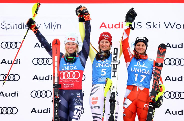 Lena Dürr Lena Dürr je na koncu za šest stotink ugnala Američanko Mikaelo Shiffrin, tretje mesto je osvojila Hrvatica Zrinka Ljutić. | Foto: Reuters