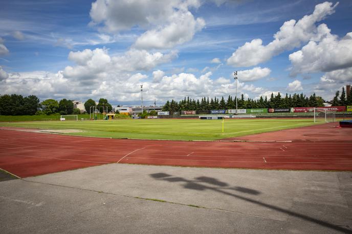 Stadion ŽAK v Šiški. | Že vrsto let dotrajani stadion ŽAK. | Foto Bojan Puhek