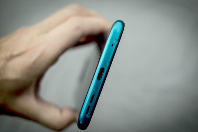 Na spodnji strani pametnega telefona Nokia 5.3 sta vmesnik USB-C in odprtina za zvočnik, ki zagotavlja dovolj glasen, a komaj povprečen zvok. | Foto: Ana Kovač