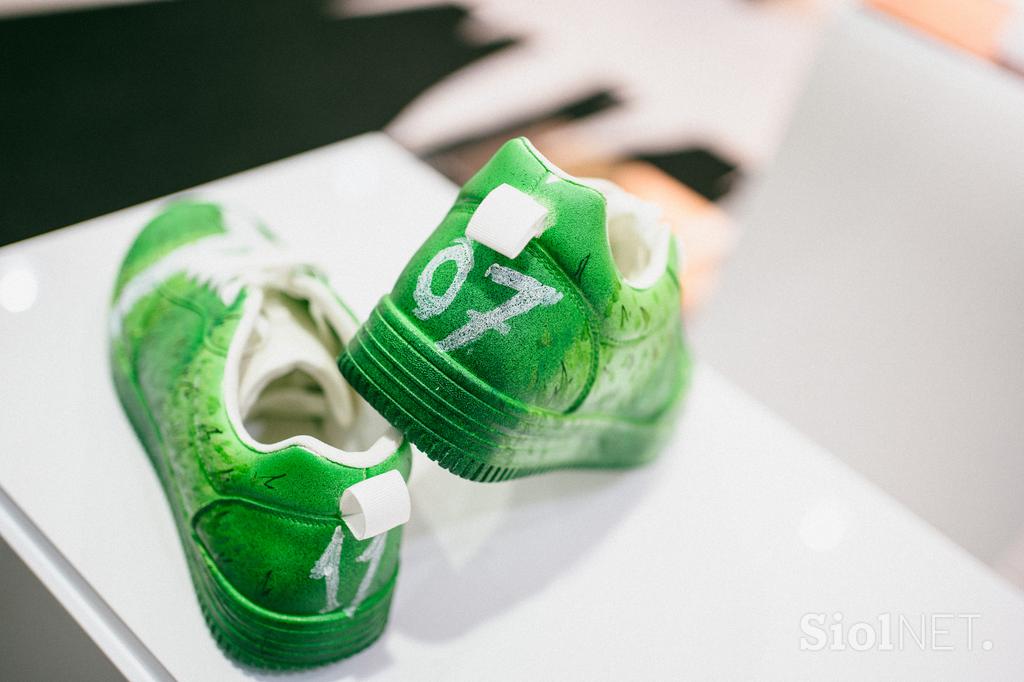 Deichmann, Azram, Beyond the sole