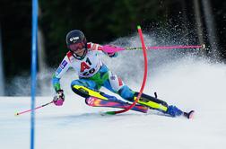 Shiffrin zaostaja, na razbiti progi 38 odstopov, tudi treh Slovenk