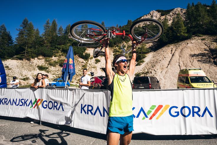 Na letošnji prireditvi Goni pony je postavil nov rekord v vožnji z legendarnim pony kolesom na Vršič. Od hotela Lek v Kranjski Gori do prelaza Vršič je potreboval pičlih 39 minut in 39 sekund.  | Foto: Matic Ritonja/Sportida