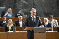 Minister Poklukar uspešno prestal interpelacijo