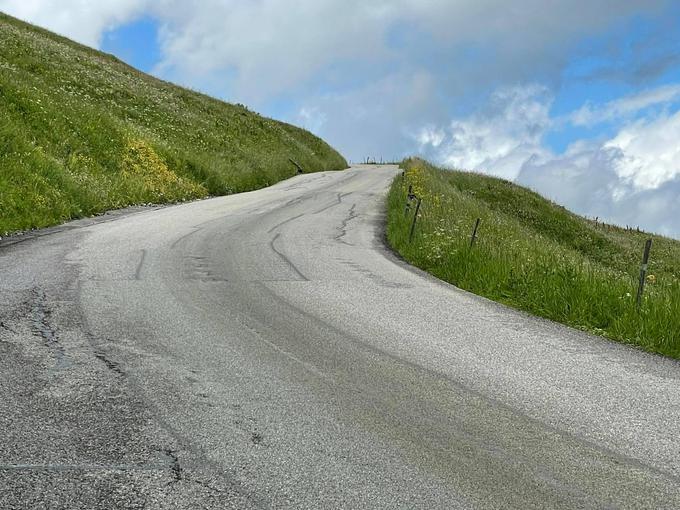 Eden strmejših delov zaključka vzpona na Col de Saisles | Foto: Gregor Pavšič