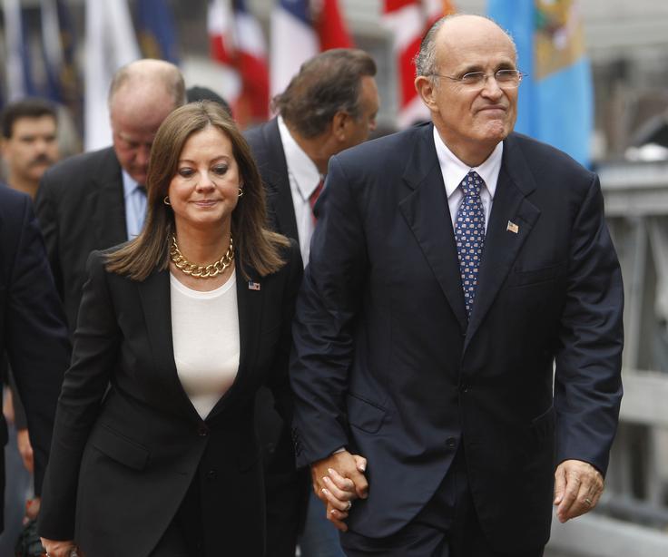 Giuliani je bil trikrat poročen. Med letoma 1968 in 1982 je bil poročen z Regino Peruggi, med letoma 1984 in 2002 z Donno Hanover in od leta 2003 do 2019 z Judith Nathan (na fotografiji). Z drugo ženo Donno ima dva otroka, sina Andrewa in hčerko Caroline. | Foto: Reuters