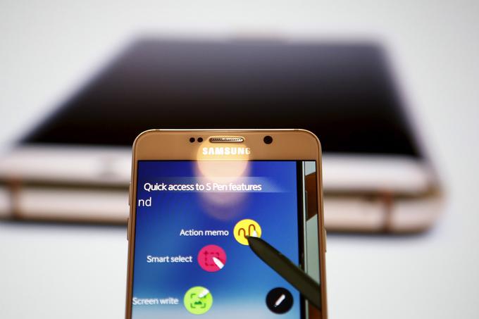 Letos se Galaxy Note z zaporedno številko 6 vrača tudi v Evropi, saj je zelo verjetno, da Samsung letos ne bo izdajal povečane različice modela Galaxy S7 Edge.  | Foto: Reuters