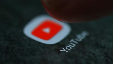 YouTube prepovedal videe z nevarnimi izzivi, kot je zaužitje tablet za pralni stroj