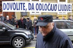 Pahor sindikaliste poziva, naj javnosti nalijejo čistega vina