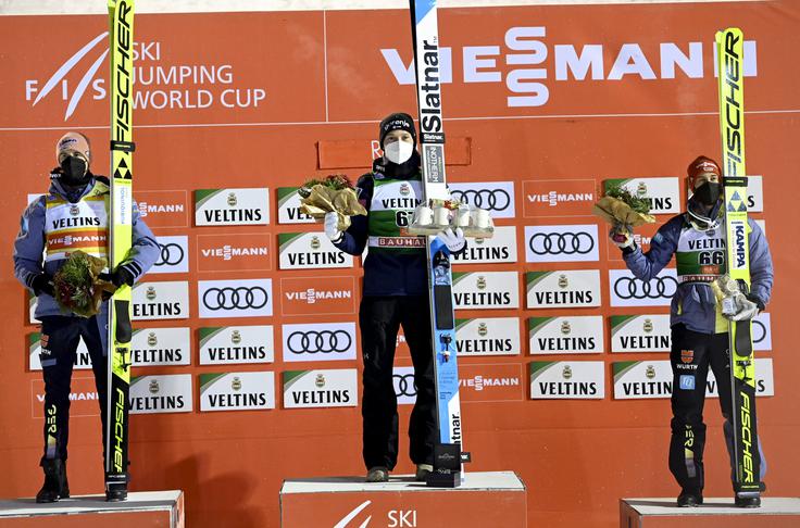 Lanišku sta se na zmagovalnem odru pridružila Nemca, Karl Geiger in Markus Eisenbichler. | Foto: Guliverimage/Vladimir Fedorenko