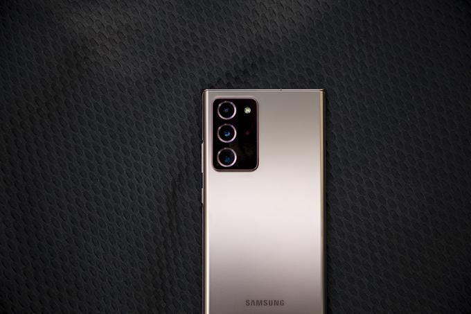 Mistično bronasta je edina barva, ki jo Samsung ponuja na obeh telefonih serije Galaxy Note 20 (na fotografiji Samsung Galaxy Note 20 Ultra 5G). | Foto: Ana Kovač
