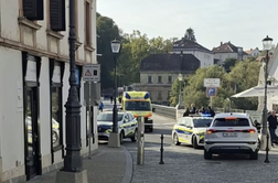Središče Novega mesta ves dopoldan zaprto. Poteka intervencija.