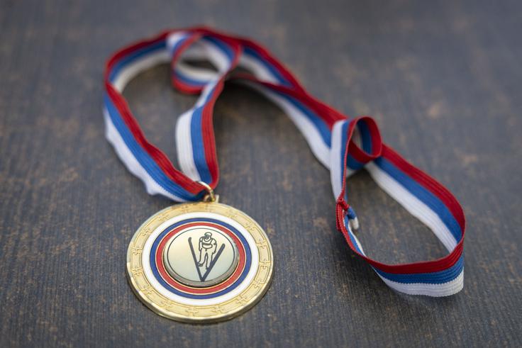 Medalja, ki jo je prejel na spominski tekmi leto po nesreči. | Foto: Bojan Puhek