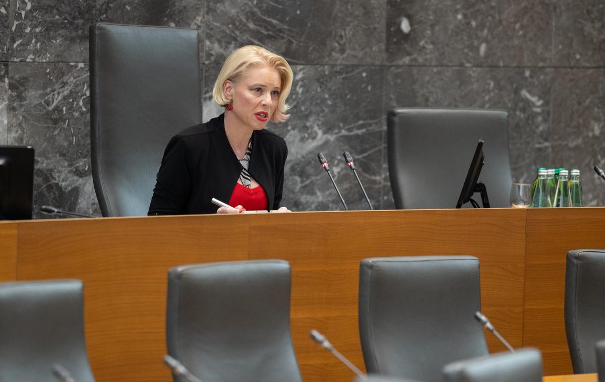 Urška Klakočar Zupančič | Predsednica DZ si želi, da bi vsakdo prebudil tisto zvedavost in pogum, ki sta že od prazgodovine del naše genetske zasnove. "Kajti skupnost, v kateri prevladujeta strah in sebičnost, zelo hitro postane gojišče diktatorjev." | Foto STA