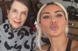 Umrla je "glava družine" Kardashian, Kim pa medtem objavlja fotografije z dopusta