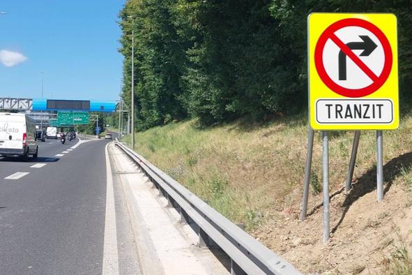 Prepovedan obvoz na "primorki": oglasil se je zgrožen domačin s posnetkom #video
