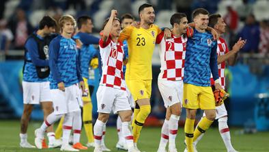 Slovenski športniki v vlogi nogometnih gledalcev