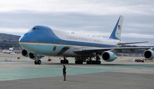 Trump čaka novega, toda Boeingovo predsedniško letalo spet zamuja. #foto