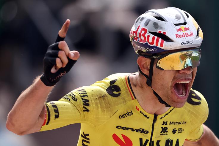 Wout van Aert je prvič v karieri osvojil spomenik Pariz - Roubaix. | Foto: Reuters