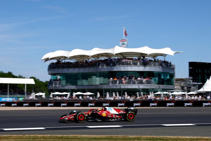 Silverstone Lewis Hamilton Ferrari | Lewis Hamilton je v Silverstonu prvič dirkal kot član italijanske ekipe. | Foto Reuters