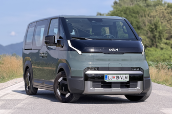 Kia PV5 – velik enoprostorec brez klasičnega motorja? Po odgovore tudi na avtocesto.