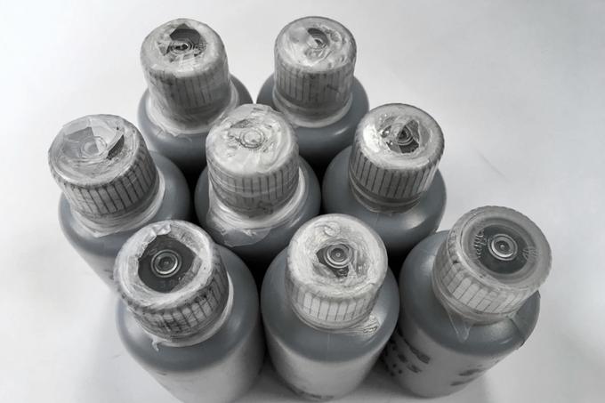 Iz prahu v teh posodah bodo nastale katode v baterijah, ki ne bodo vsebovale kobalta, kljub temu pa bodo primerljivo učinkovite. | Foto: University of Texas, Austin