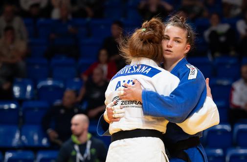 Kaja Kajzer padla 17 sekund pred koncem borbe