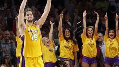 Los Angeles izločil aktualne prvake in se uvrstili v finale