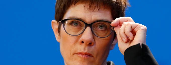 Janša je bolj naklonjen predlogu razvoja EU, ki ga ponuja predsednica nemške CDU Annegret Kramp-Karrenbauer. | Foto: Reuters