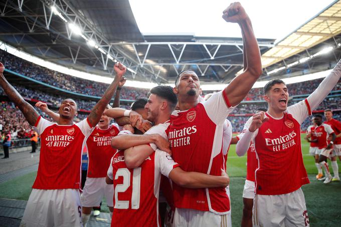 Topničarji so osvojili angleški superpokal že 17. in na večni lestvici prehiteli Liverpool. | Foto: Reuters