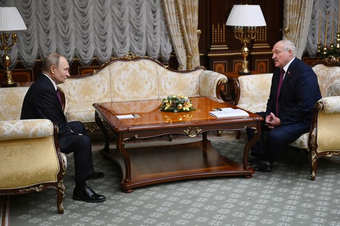 Vladimir Putin, Aleksander Lukašenko | Putina je danes v Minsku sprejel beloruski predsednik Aleksander Lukašenko, najpomembnejši zaveznik ruskega predsednika v vojni proti Ukrajini. | Foto Reuters