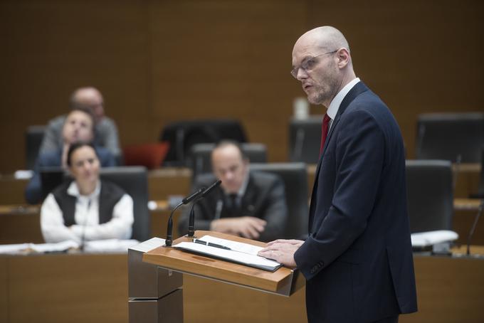 "Pravosodje ima težave z neučinkovitostjo, odporom do sprememb, črkobralstvom," je v DZ dejal Goran Klemenčič. | Foto: STA ,