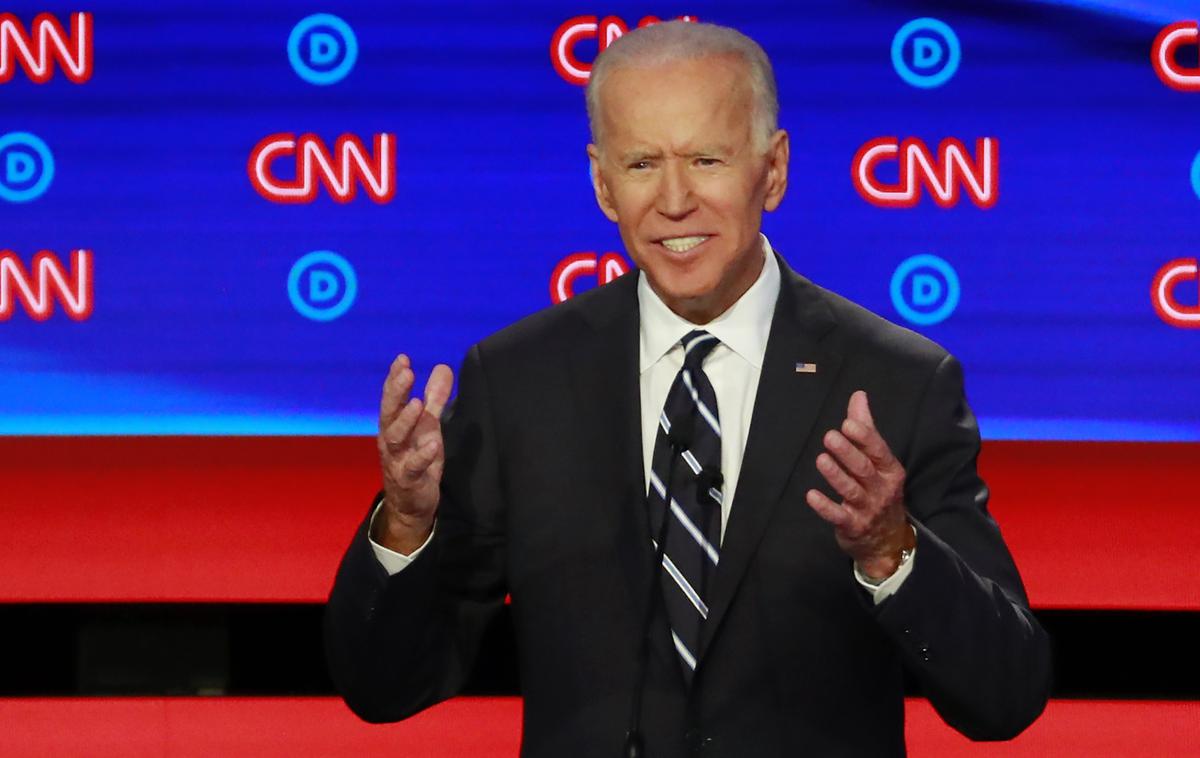 Joe Biden | Joe Biden je odbijal napade nekaterih protikandidatov in se še bolj kot do zdaj umeščal v politično sredino. | Foto Reuters