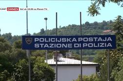 Koprski policisti so se morali izseliti iz nevarne stavbe (video)