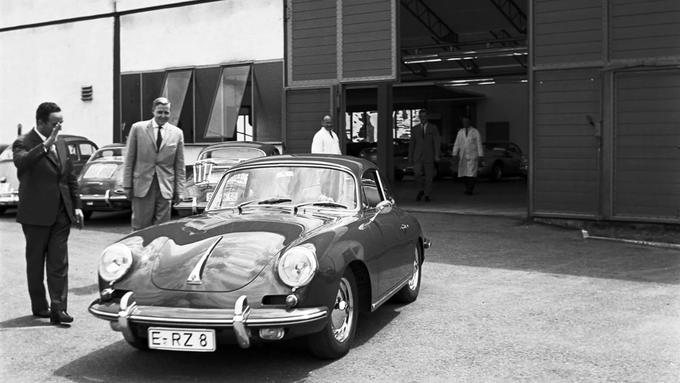 Tako sta leta 1962  356 B coupe prevzela Harald Wagner in Alfried Krupp. | Foto: Porsche