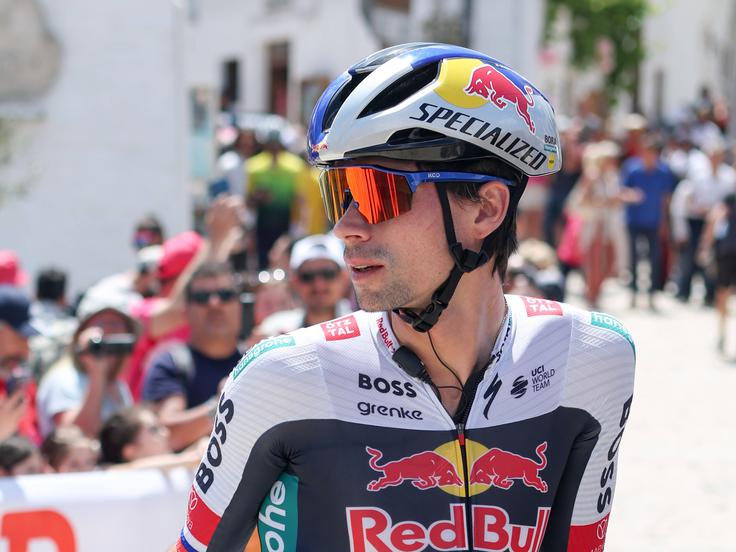"Težak dan, težak zaključek, ampak dobro je, bili smo zraven," si je danes v cilju 186 kilometrov dolge razgibane etape oddahnil slovenski as. | Foto: Guliverimage