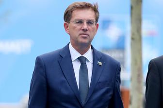 Cerar jamra: Izgubili smo eno leto, zdaj pa še 200 milijonov