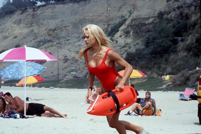 Pamela Anderson razkrila, kako je potekal običajen dan snemanja Obalne straže