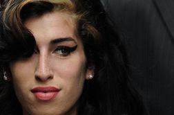 V londonskem klubu kip Amy Winehouse