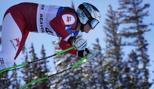 Avstrijka po hudi poškodbi spet na smučeh