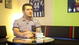 Dejan Djokić je s trgovanjem na svetovni borzi z vloženimi 300 evri od doma zaslužil tri tisoč evrov (video)