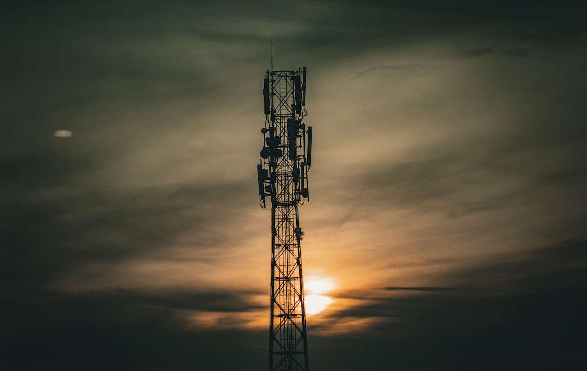 Mobilni internet, bazna postaja | Določena območja v Rusiji bodo do nadaljnjega zavita v internetno temo.  | Foto Shutterstock