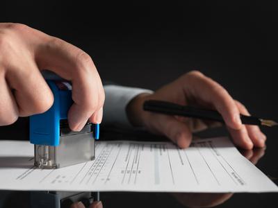 Dva notarja z milijonskimi prihodki, polovica pod 400 tisoč evri